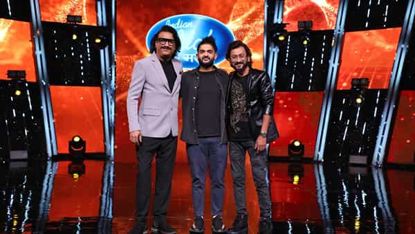 सोनी मराठी वाहिनीवरील 'इंडियन आयडल मराठी' हा कार्यक्रम आता रंगतदार होऊ लागला आहे. विजेतेपदासाठी सुरांची चांगलीच टक्कर बघायला मिळत आहे.