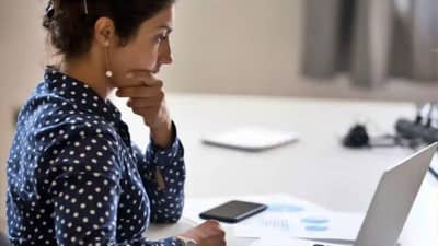 Financial Tips : पहिल्या नोकरीतील ‘या’ चुका टाळा आणि व्हा आर्थिकदृष्ट्या सक्षम