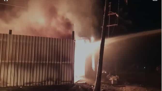 Ichalkaranji Fire : इचलकरंजीत गुंज व स्क्रपच्या स्क्रॅप गोदामांना आग, कोट्यवधी रुपयांचे नुकसान