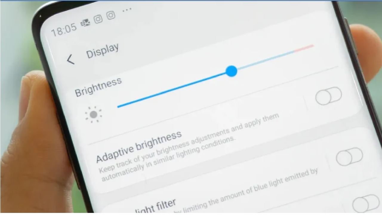 मोबाईल स्‍क्रीनवर ब्राईटनेस हवा की नको? 'स्मार्ट'फोनला न सांगताच कसं समजतं?