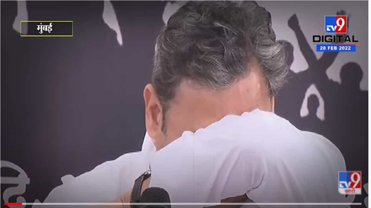 खासदार संभाजीराजे यांच्या डोळ्यात अश्रू खासदार संभाजीराजे यांच्या डोळ्यात अश्रू