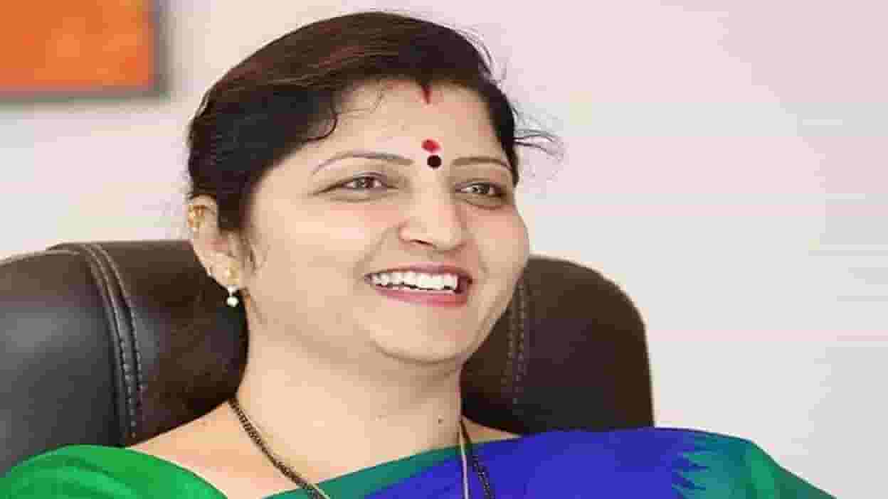 Video : महिलेच्या लैंगिक शोषणाच्या आरोपाप्रकरणी गणेश नाईकांना तात्काळ अटक करणार- रुपाली चाकणकर Video : महिलेच्या लैंगिक शोषणाच्या आरोपाप्रकरणी गणेश नाईकांना तात्काळ अटक करणार- रुपाली चाकणकर