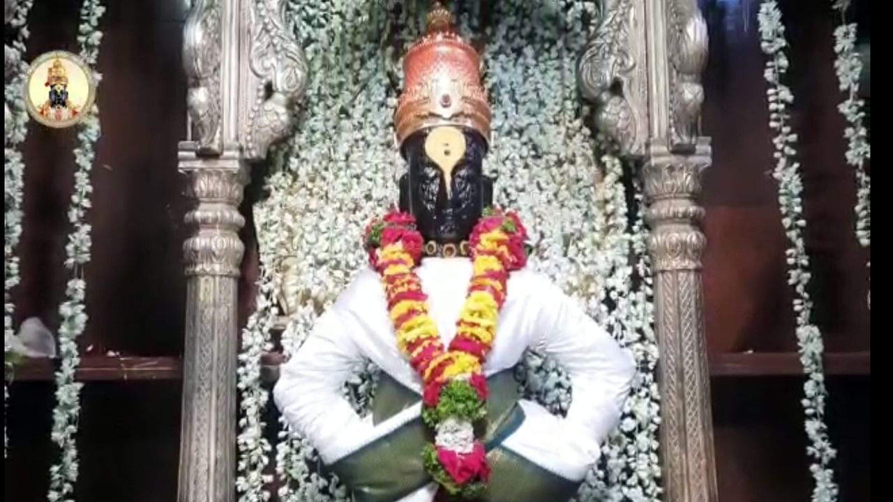 आज महाशिवरात्र असल्याने राज्यभरात हा उत्सव साजरा केला जातो. तसेच अनेक भक्त आज महाशिवरात्र निमित्ताने मंदिरात जाऊन दर्शन घेतात. 