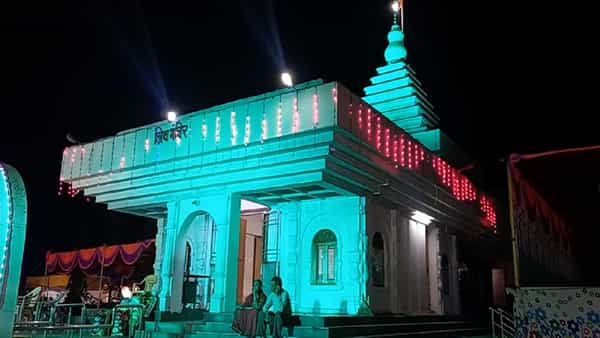 इचलकरंजी महाराष्ट्र राज्यामध्ये महाशिवरात्रीला मोठ्या उत्साहात सुरुवात झाली आहे. गेल्या दोन वर्षापासून सण-उत्सव मंदिरे बंद होती पण आता कोरोना महामारी कमी झाल्याने मंदिरे पुन्हा उघडली आहेत.