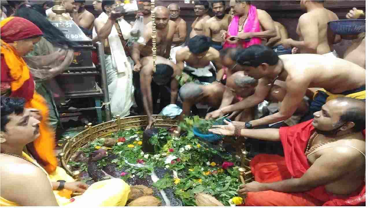 PHOTO | महाशिवरात्री निमित्त घृष्णेश्वर मंदिरात भाविकांची अलोट गर्दी, पोलिसांचा कडेकोट बंदोबस्त PHOTO | महाशिवरात्री निमित्त घृष्णेश्वर मंदिरात भाविकांची अलोट गर्दी, पोलिसांचा कडेकोट बंदोबस्त