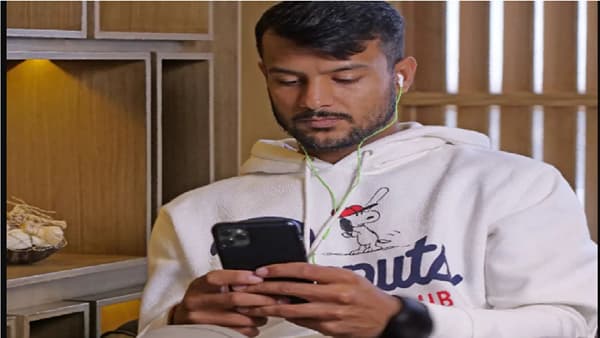 मयंक अग्रवालची (Mayank Agarwal) किंग्स इलेवन पंजाब संघाच्या कर्णधारपदी निवड करण्यात आली आहे. मयंक अग्रवालला पंजाब किंग्सने 12 कोटी रुपये देऊन रिटेन केलं होतं.