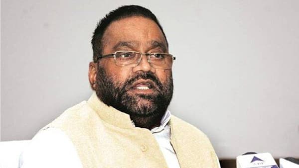 Swami Prasad Maurya : उत्तर प्रदेशात तणाव; सपाचे उमेदवार स्वामी प्रसाद मौर्य यांच्या कारवर दगडफेक