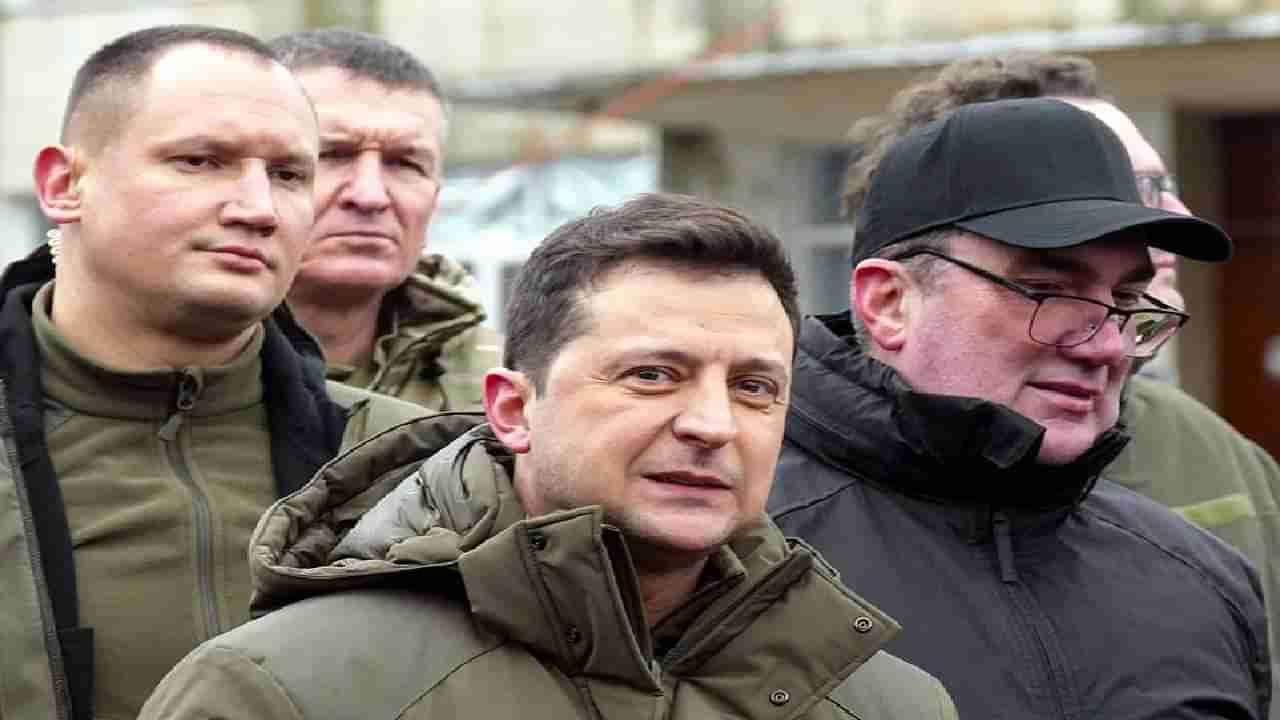 volodymyr zelensky : युक्रेनचे राष्ट्राध्यक्ष म्हणतात झुकेगा नाहीं साला, बलाढ्य रशियाला थोपवणारा जिगरबाज नेता