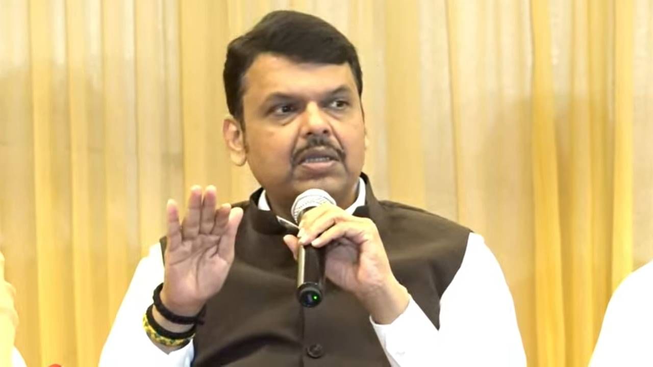 VIDEO: आयटी घोटाळा झाला असेल तर करा ना कारवाई, कुणी थांबवलं; देवेंद्र फडणवीसांचं थेट आव्हान VIDEO: आयटी घोटाळा झाला असेल तर करा ना कारवाई, कुणी थांबवलं; देवेंद्र फडणवीसांचं थेट आव्हान