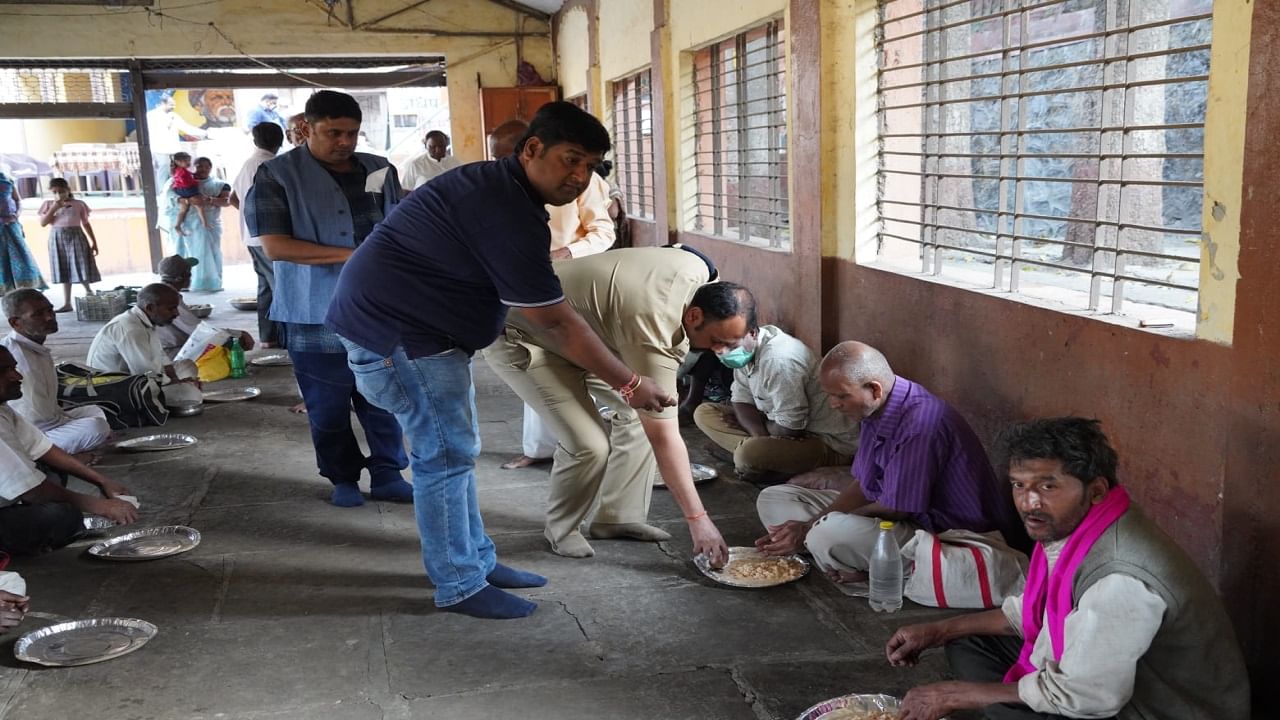 Nashik | गाडगेबाबांच्या धर्मशाळेत 85 वर्षांपासून अविरत अन्नछत्र; वंचिताचा अनोखा आधारवड!