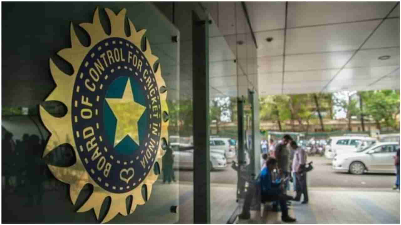 BCCI Contracts: या दोन क्रिकेटपटूंकडे बोर्डाने केलं साफ दुर्लक्ष, दोघांच कोट्यवधी रुपयांचं नुकसान