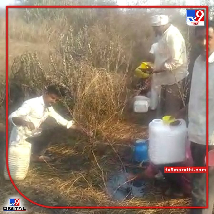 टँकर पलटी झाल्याने गोडेतेल रस्त्यावर पसरले होते. परिसरातील नागरिकांनी मिळेल त्या भांड्यात गोडेतेल जमा करण्यासाठी स्थानिकांची झुंबड उडाली होती.