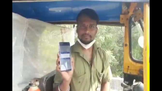 Traffic Police Fine : वाहतूक पोलिसांचा अजब कारभार, रिक्षा चालकाला चक्क हेल्मेट न घातल्याचा दंड