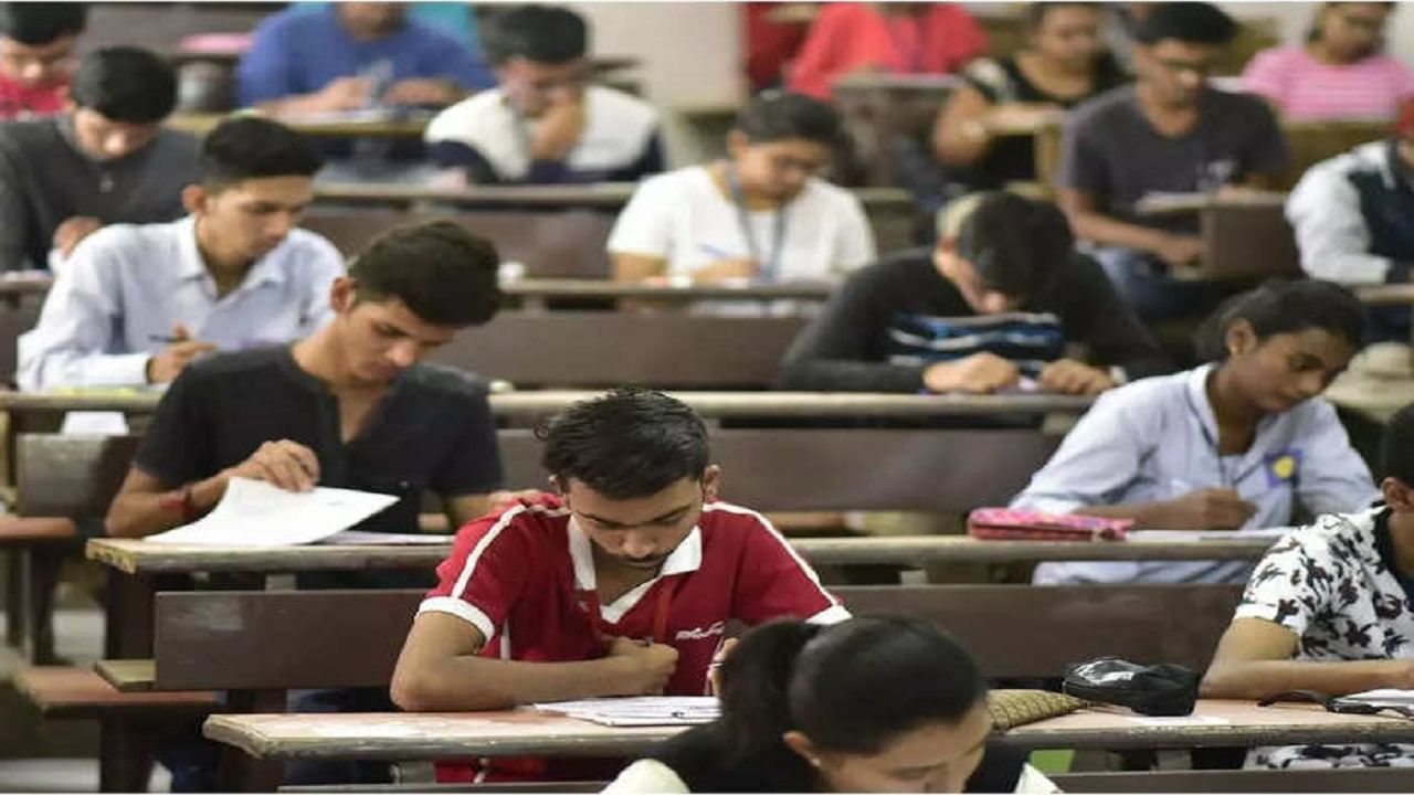 HSC Exam 2022 : ऑनलाईन धडे घेतलेल्या 12 वीच्या विद्यार्थ्यांची आज पासून ऑफलाईन परीक्षा, 14 लाख 85 हजार 826 विद्यार्थी देणार परीक्षा