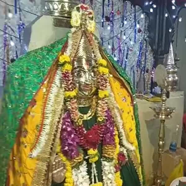 कोकण म्हणजे महाराष्ट्राच एक मुकुटच. या मुकुटाचा एक रत्न म्हणजे रत्नागिरी जिल्हा. या जिल्ह्यातील चिपळूण तालुक्यातील कुंभार्लीतील आई महाकाली देवीची यात्रा म्हणजे हिंदू-मुस्लिम ऐक्याचे प्रतीक.