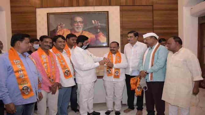 औरंगाबाद जिल्हा परिषदेत 16 पैकी 6 जणांनी हात सोडला, गटनेताही शिवबंधनात, काँग्रेसची वाताहत?