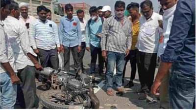 बायकोला परीक्षेला सोडलं अन् काळानं गाठलं, औरंगाबादेत दोन दुचाकींचा भीषण अपघात, दोघे जागीच ठार!