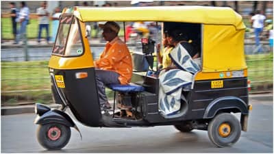 या ऑटोवाल्याची Creativity तर पाहा; लोक म्हणतायत, मुद्दा Global पण विचार Local!