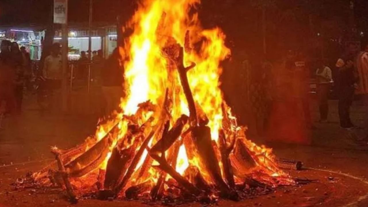 Holashtak 2022 : 10 मार्चपासून सुरू होणार होळाष्टक, जाणून घ्या यात शुभ आणि अशुभ नेमके काय? Holashtak 2022 : 10 मार्चपासून सुरू होणार होळाष्टक, जाणून घ्या यात शुभ आणि अशुभ नेमके काय?