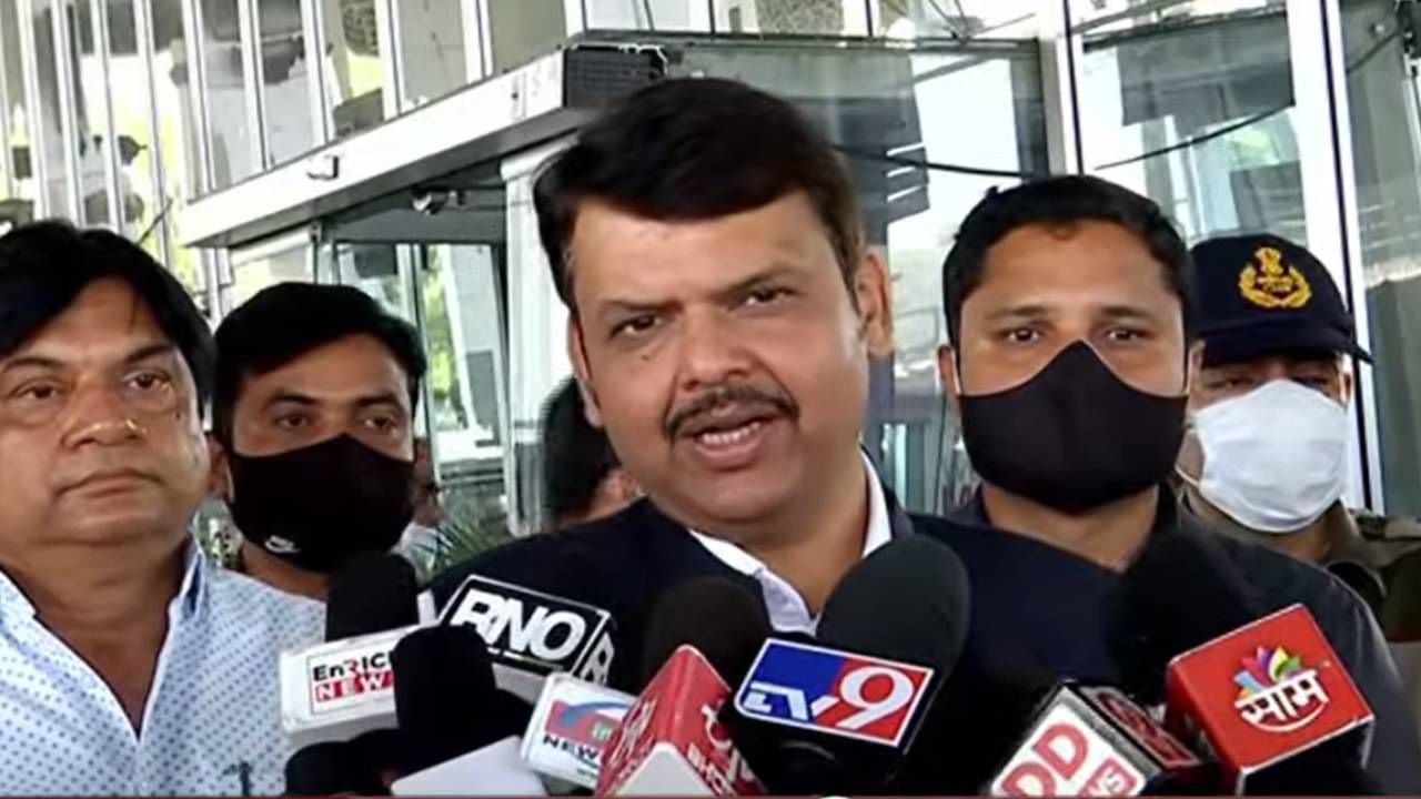 VIDEO: राणे पिता पुत्रांची मुंबईत पोलीस ठाण्यात हजेरी, फडणवीस न बोलता का निघून गेले?