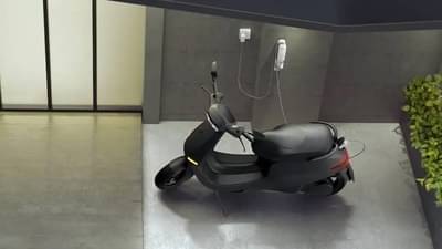 बाईक म्हटलं की पेट्रोलची कटकट, आता इलेक्ट्रिक स्कूटरचीही वटवट, लवकरच भाव खाणार