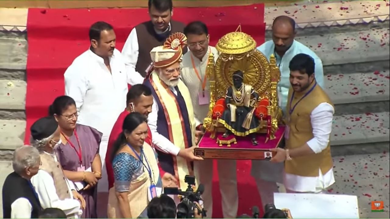 Narendra Modi | पंतप्रधान नरेंद्र मोदी पुण्यात दाखल, शिवाजी महाराजांच्या भव्य पुतळ्याचं अनावरण