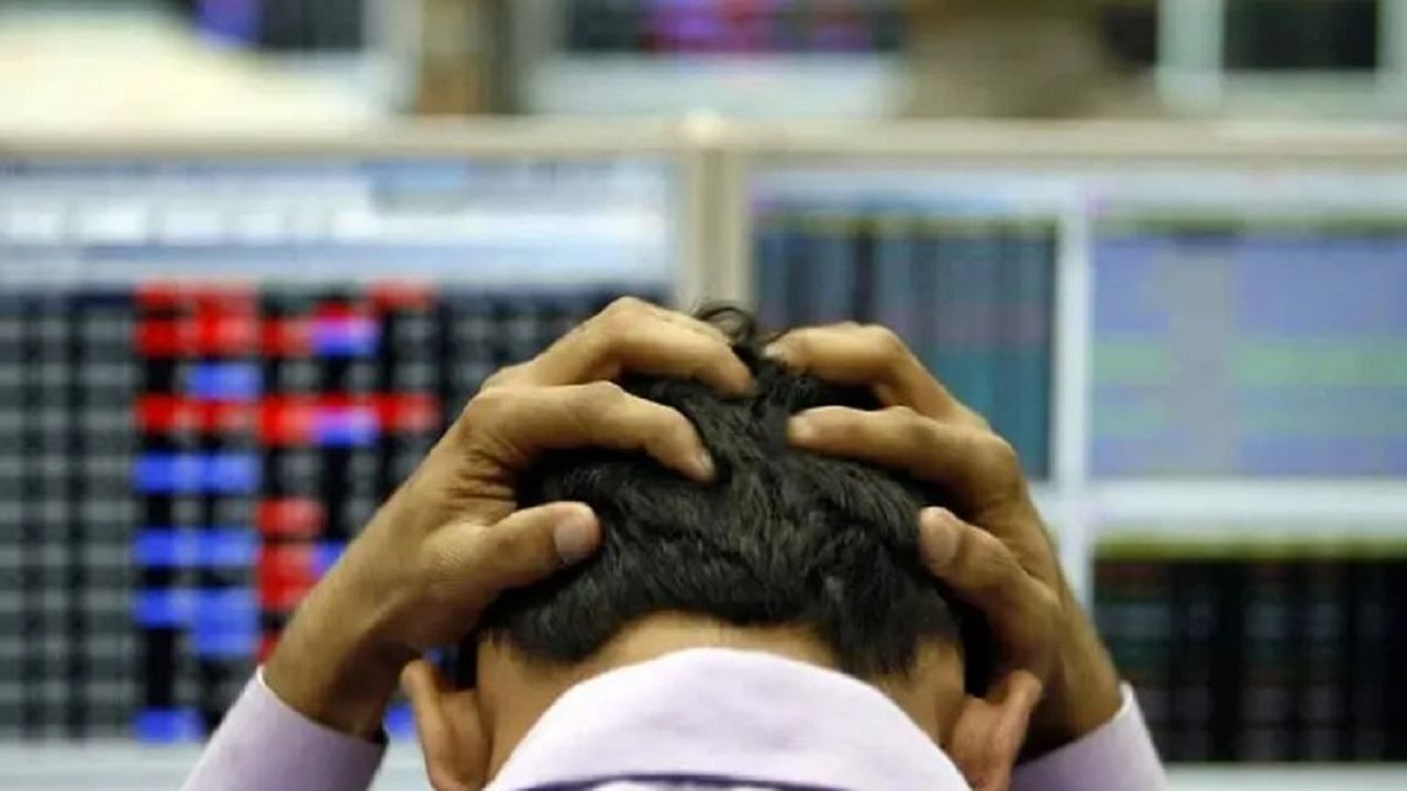 Stock market update : शेअर बाजार आज पुन्हा कोसळला, सेन्सेक्समध्ये 450 अंकाची घसरण, गुंतवणूकदारांना मोठा फटका