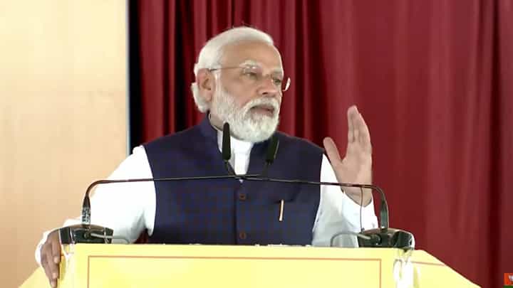 पुण्यात नरेंद्र मोदी यांची मराठीतून भाषणाला सुरूवात पुण्यात नरेंद्र मोदी यांची मराठीतून भाषणाला सुरूवात
