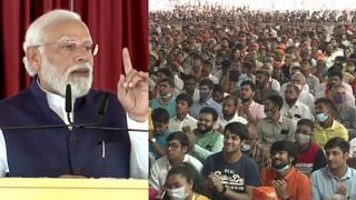 Video | फडणवीसांवर मोदींची स्तुतीसुमने; पुणे मेट्रोसाठी लावलेल्या तगाद्याचे हसून कौतुक!