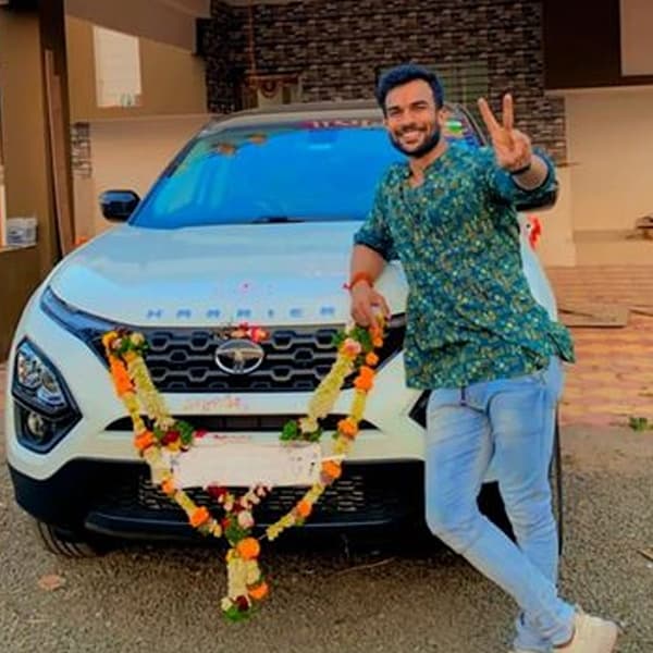 'बिग बॉस मराठी 3'चा विजेता विशाल निकम याने नवीन आलिशान गाडी विकत घेतली आहे.