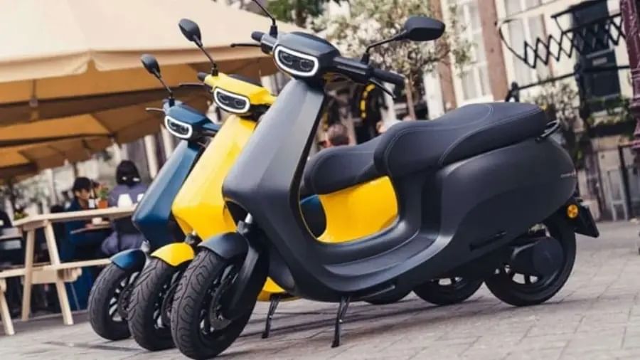 Electric Scooter : देशातील सर्वाधिक लोकप्रिय इलेक्ट्रिक स्कूटरच्या किमतीत वाढ... कितीला मिळेल नवीन मॉडेल?