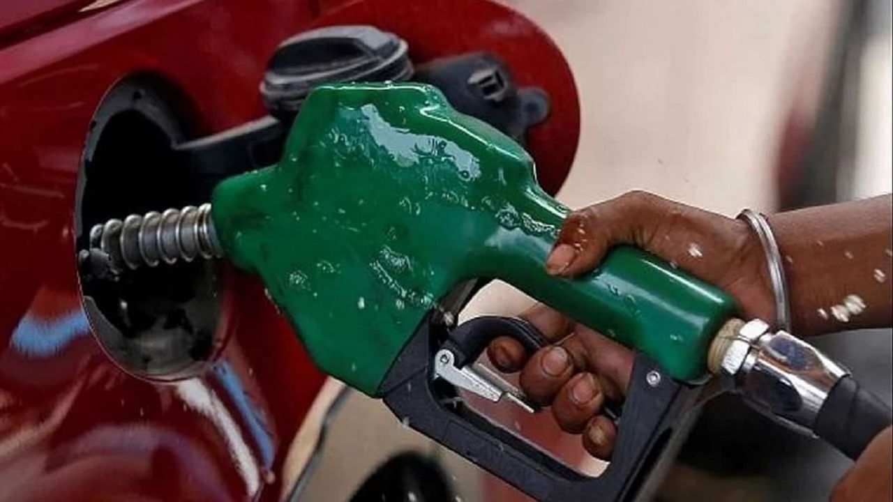 Petrol Diesel Price : कच्च्या तेलाच्या किमतीमध्ये पुन्हा एकदा वाढ; इंधनाचे नवे दर जारी