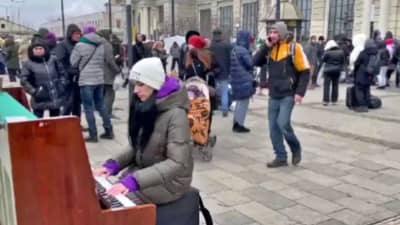 असे आनंदाचे क्षण नवी आशा देतील? रशिया-युक्रेन युद्धादरम्यान हा भावुक video होतोय Viral