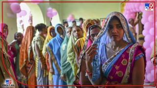 UP Assembly Election 2022 : वाराणसीत पिंक बुथवर महिलांची मतदानासाठी रांग