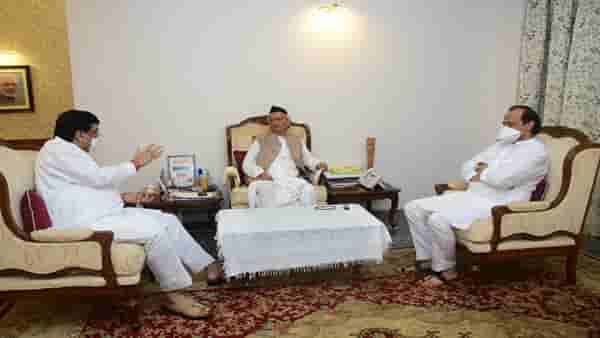 ठाकरे सरकारचे बडे मंत्री राज्यपाल भगतसिंह कोश्यारींच्या भेटीला, कोणत्या मुद्यावर चर्चा?
