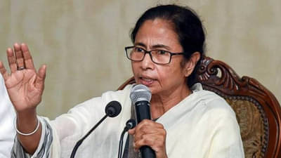 Mamata Banerjee : दोन विमानं समोरा समोर, अवघ्या 10 सेकंदाचा खेळ; पायलटच्या समयसूचकतेनं दुर्घटना टळली, ममता बॅनर्जी थोडक्यात बचावल्या