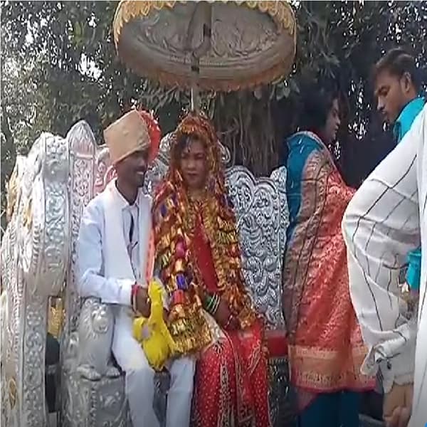 जागतिक महिला दिनाच्या पूर्वसंध्येला तृतीयपंथी आणि तरुणाचा शानदार विवाह सोहळा पार पडला. बीडमध्ये तृतीयपंथी सपना आणि बाळू यांनी लगीनगाठ बांधली.
