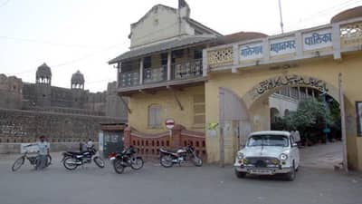 मालेगाव महापालिकेचे प्रताप; पोलीस मैदानाच्या सरकारी जागेची इदगाह ट्रस्टला खिरापत