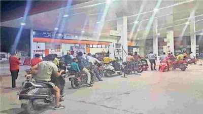 Russia-Ukraine war | भाववाढीने पंपावर दिवसभर रांगा, औरंगाबादेत 20 टक्के जास्त पेट्रोलची विक्री!