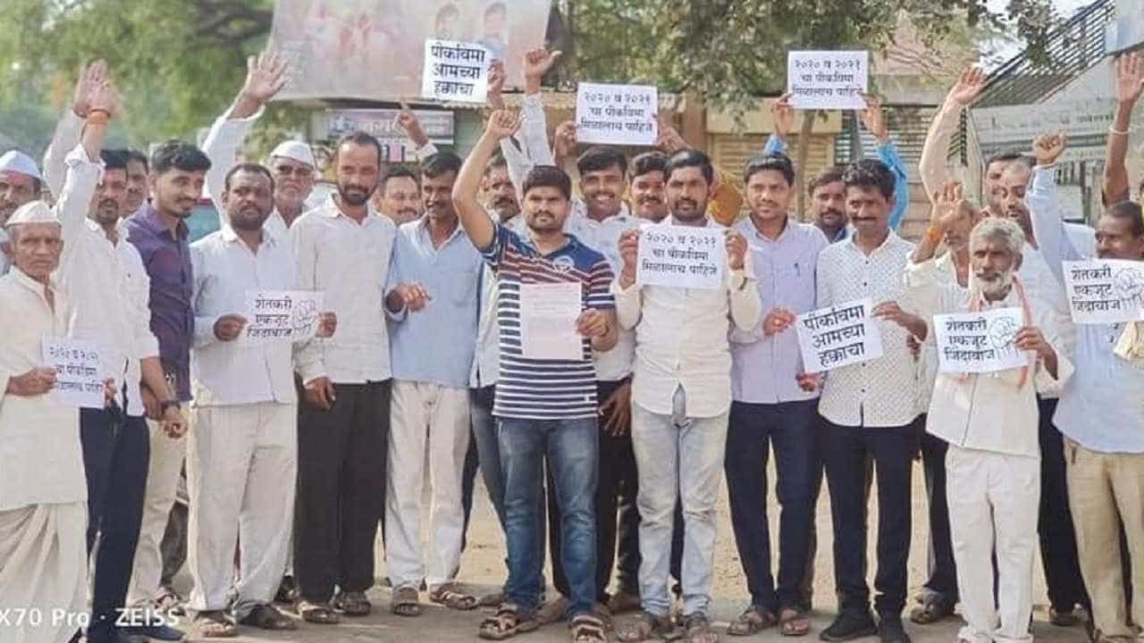 पीकविम्याची झळ ग्रामपंचायतीपर्यंत, बीडमधील 100 ग्रामपंचयातीसमोर शेतकऱ्यांचा आक्रोश