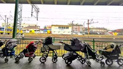 आता काम आधार देण्याचं...; पोलंडमधल्या रेल्वे स्टेशनवरचा हा हृदयद्रावक Photo पाहिला का?