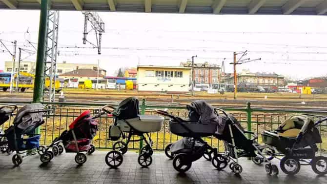 आता काम आधार देण्याचं...; पोलंडमधल्या रेल्वे स्टेशनवरचा हा हृदयद्रावक Photo पाहिला का?