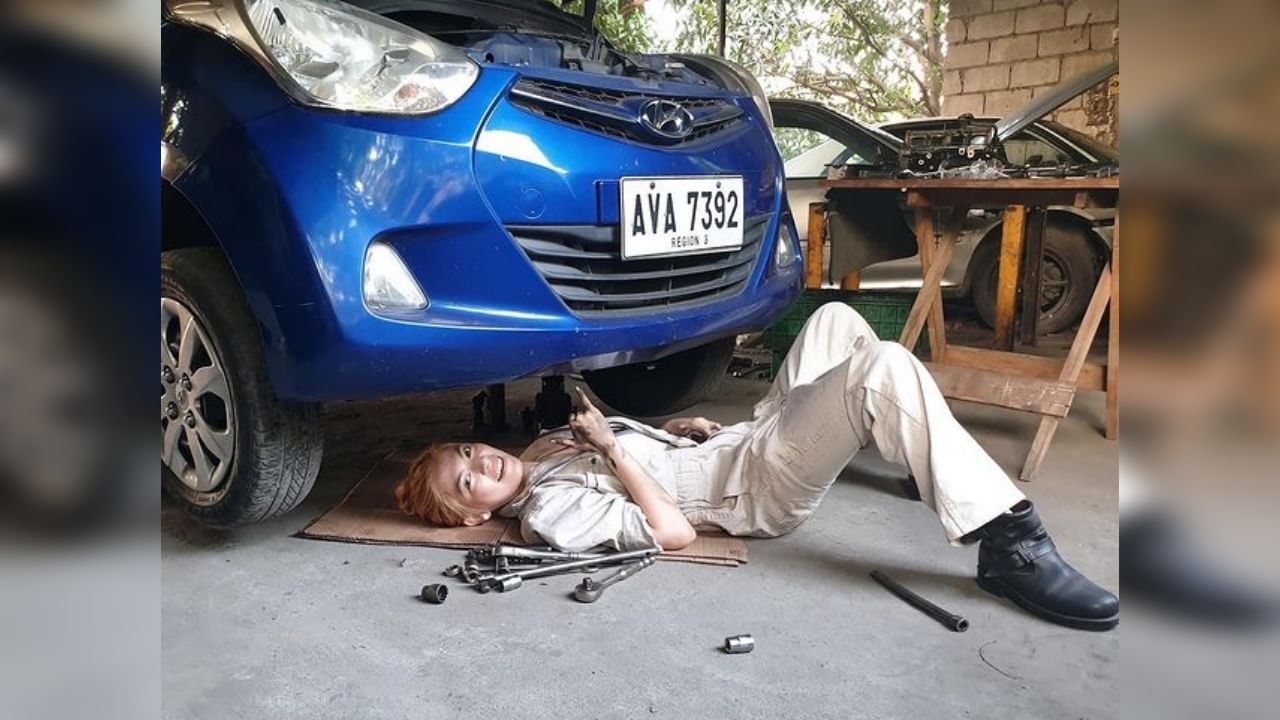 जगातली सर्वात Hottest Mechanic? काय केलाय दावा? घायाळ करणारे Photos होताहेत Viral, पाहा...