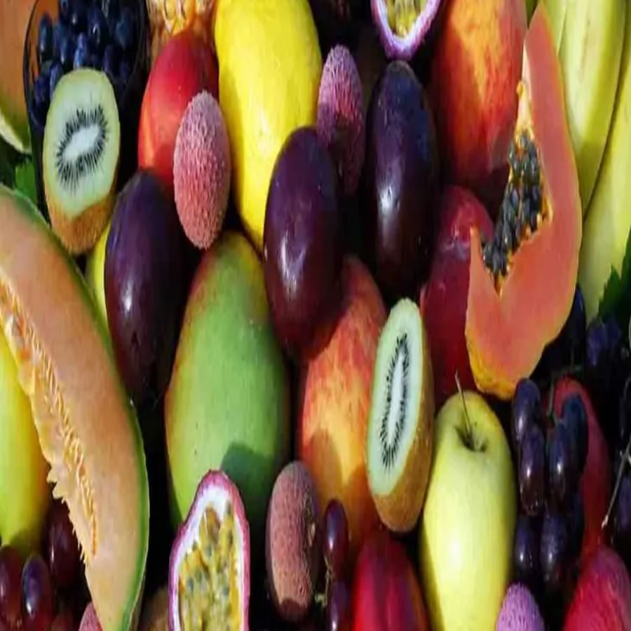 संत्रा, द्राक्ष, लिंबू आणि किवी यांसारखी लिंबूवर्गीय फळे डोळ्यांसाठी अत्यंत फायदेशीर असतात. भरपूर पोषकतत्त्वे असल्याने डॉक्टरही डोळ्यांसाठी त्यांचे सेवन करण्याचा सल्ला देतात. 