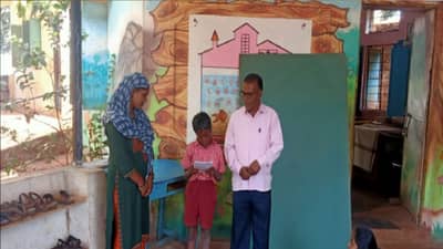 प्रथम तुम्हाला भाकरी मिळवून देण्याचा विचार करतं; शाळाबाह्य मुलांसाठी काम करणाऱ्या मेंटॉर मनस्विनी सांगतात प्रथमचं मोठं काम