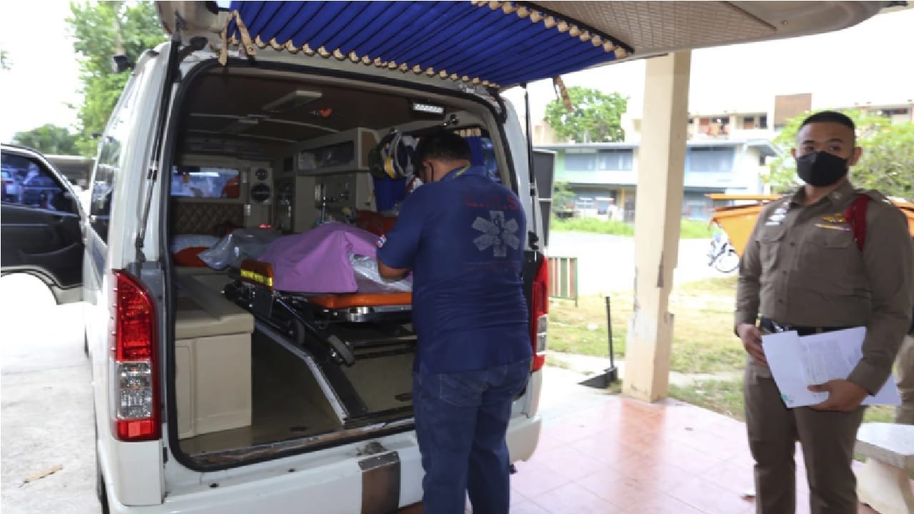 शेन वॉर्नच्या खोलीजवळ गेल्यानंतर तेव्हा आतून काही प्रतिसाद आला नाही. त्याचवेळी त्या महिलेने आपल्या बॉसला सूचित केले होते. 