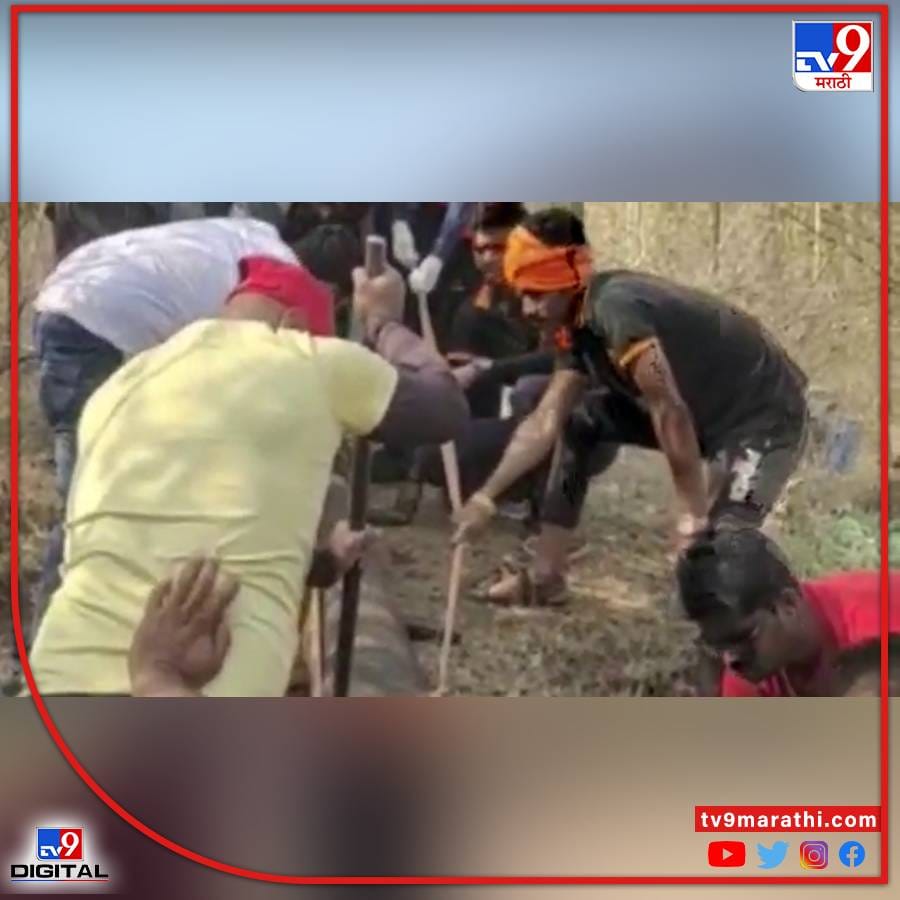 स्वराज्याच्या लढाईत गडावरील तोफा गनिमांच्या विरोधात आग ओकायच्या. कालांतराने गड किल्ल्याचे पाहिजे तसे संवर्धन झाले नाही. नाशिकपासून १०० किलोमीटर अंतरावर असलेल्या मुल्हेर गडावरील तोफा दरीत कोसळल्या होत्या. त्या गंज खात पडल्या होत्या.