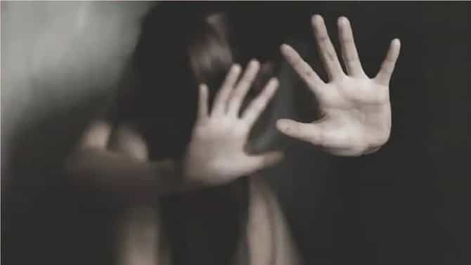 मुख्याध्यापकाकडून 14 वर्षे मुलींचे लैंगिक शोषण; सत्य माहिती असूनही सगळे ग्रामस्थ चिडीचूप; का ते जाणून घ्या