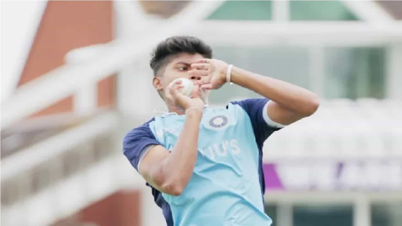 बॅट हातात असते, तेव्हा गोलंदाजांचं काही खरं नसतं आणि चेंडू हातात असतो, तेव्हा ती फलंदाजांचा कर्दनकाळ ठरते. महिला वर्ल्डकप स्पर्धेत पूजा वस्त्राकर सध्या असंच दमदार प्रदर्शन करत आहे. हॅमिल्टनमध्ये न्यूझीलंडच्या मजबूत फलंदाजांच्या फळीचं पूजा समोर काही चाललं नाही. पूजाने कमालीची गोलंदाजी केली. तिने दहा षटकात 34 धावा देऊन चार विकेट घेतल्या.