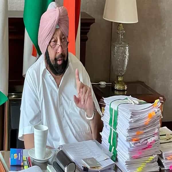 पंजाब विधानसभेच्या पटियाला शहरी विधानसभा मतदारसंघाचे निकाल माजी मुख्यमंत्री कॅप्टन अमरिंदर सिंग (Captain Amrindar singh) यांना पराभवाचा सामना करावा लागला आहे. कॅप्टन यांचा आम आदमी पक्षाचे उमेदवार अजित पाल सिंह कोहली (Ajit Pal singh Kohli) यांच्याकडून पराभव झाला आहे. कॅप्टन अमरिंदर सिंग यांचा पराभव धक्कादायक आहे, कारण गेल्या चार वेळा (2002, 2007, 2012 आणि 2017) ते या जागेवर सातत्याने विजय मिळवत आहेत.